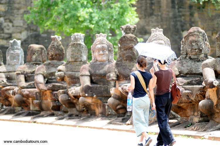 Tourists in the entrance of Angkor Wat