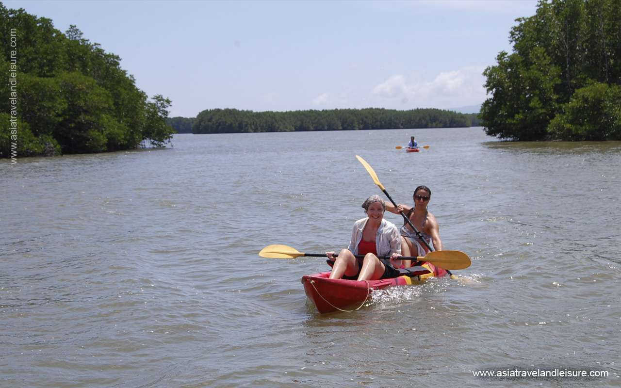 Kayaking in Tatai river 