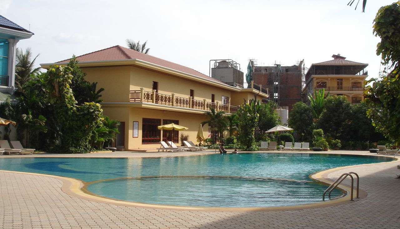 Angkor Paradise Hotel offering 169 beautifully appointed rooms for relaxing in serene comfort and provide breathtaking view from your private balcony. This is an intimate resort just peace serenity and absolute paradise.-11