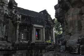 Foreign students are visiting the Angkor Wat temple in Siem Reap, Cambodia