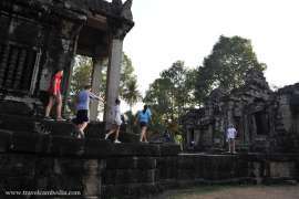 Foreign students are visiting the Angkor Wat temple in Siem Reap, Cambodia