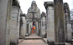  Buddhist monks at Angkor Wat temple