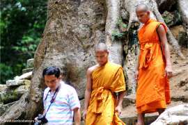 Buddhist monks at Angkor Wat temple