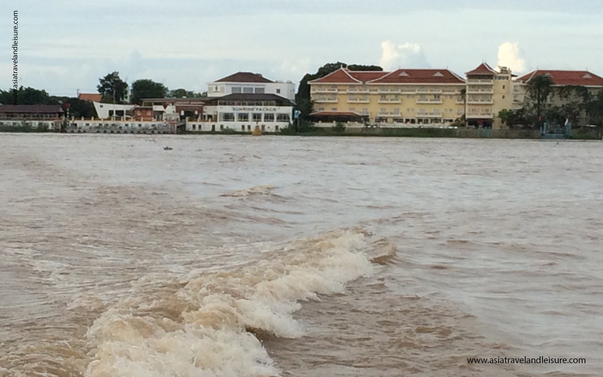 Leaving Chau Doc for Phnompenh on 4 hours speed boat