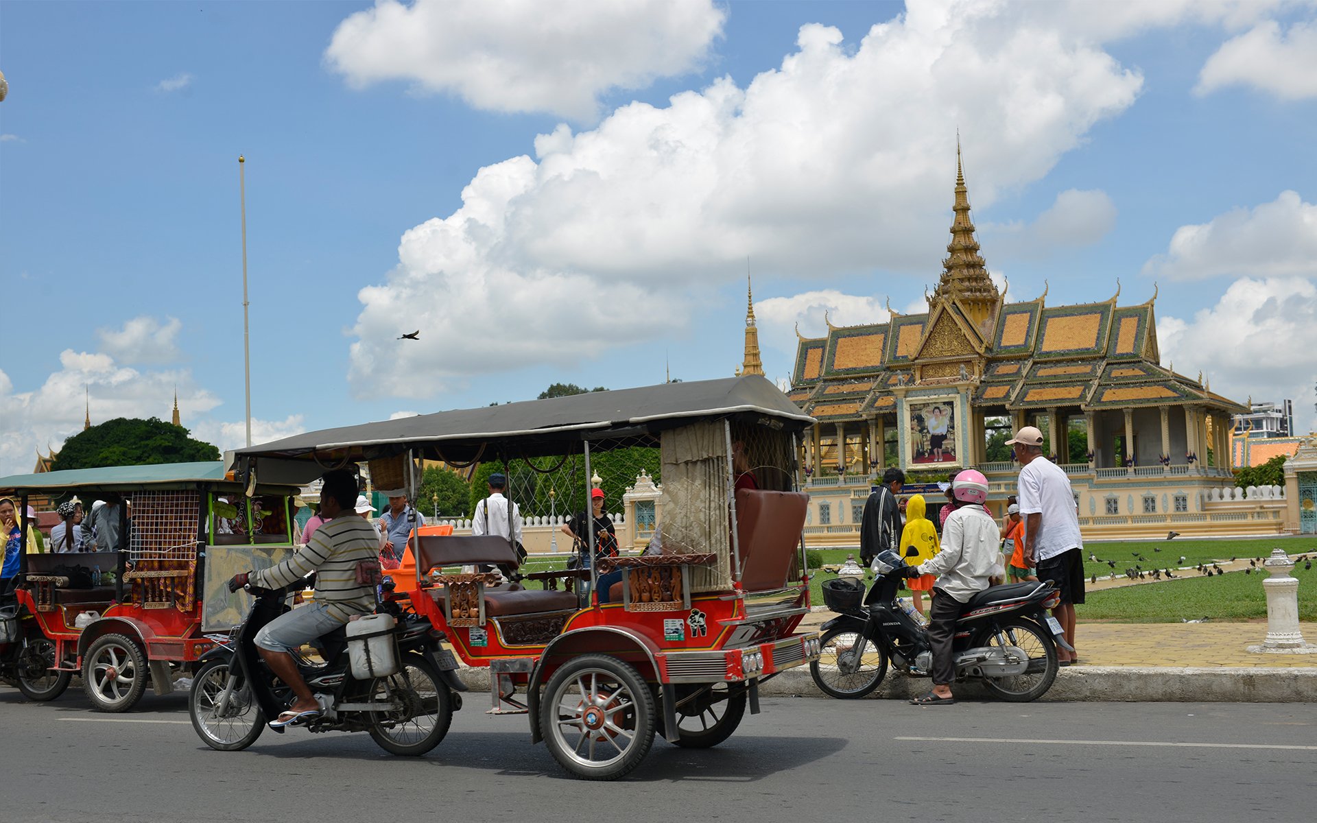 By bus from Bangkok to Siem Reap