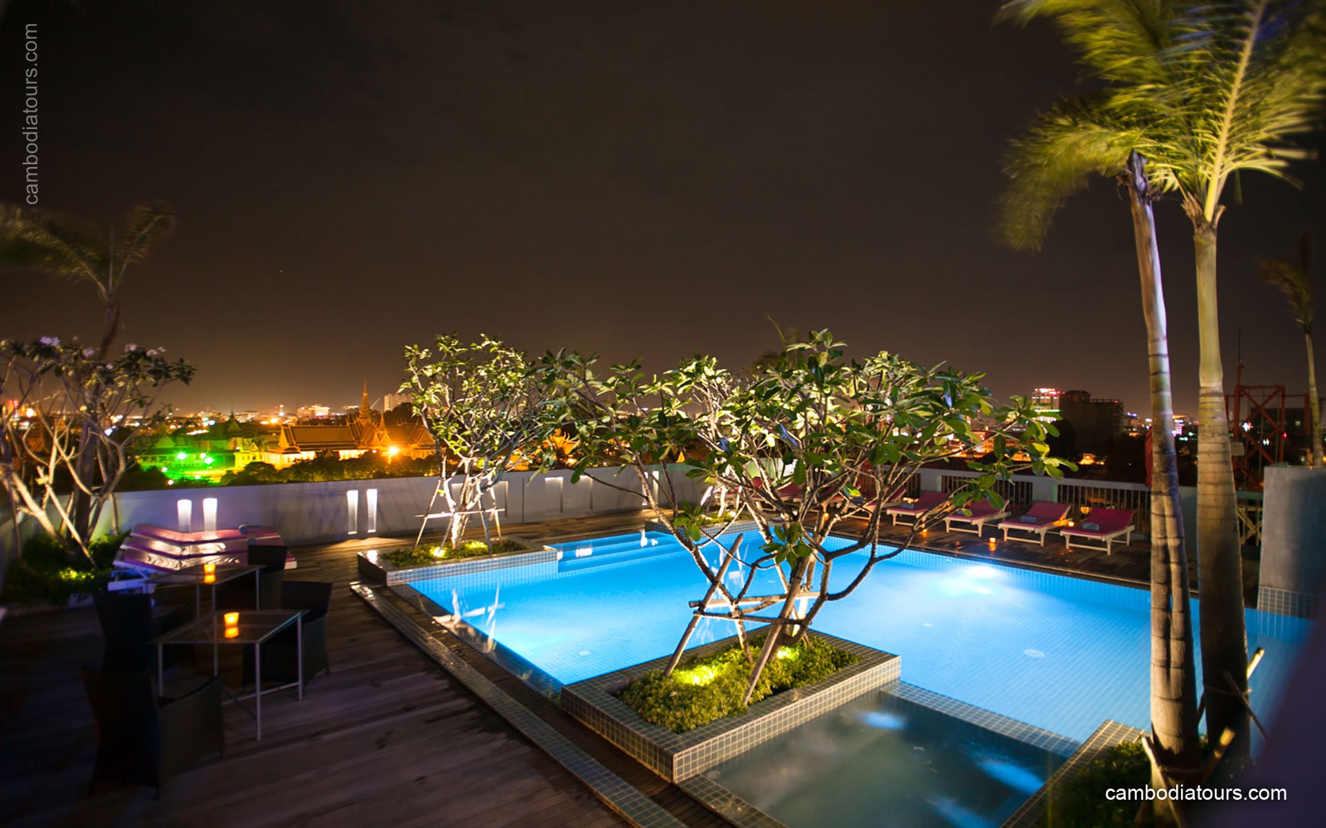 Frangipani Royal Palace Hotel