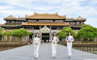 Vietnamese girls in traditional long dress - aodai